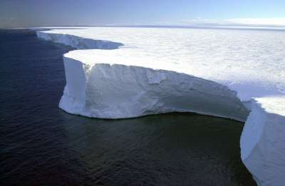 Последний нетронутый шельфовый ледник в канадской Арктике потерял почти половину площади за два дня - новости экологии на ECOportal