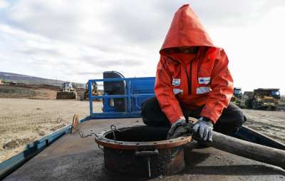 Специалисты откачали 25% топливно-водяной смеси после утечки нефти в районе Норильска - новости экологии на ECOportal