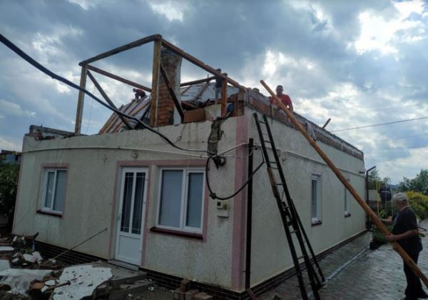 Внезапная буря повредила кровли 200 домов в Черновицкой области