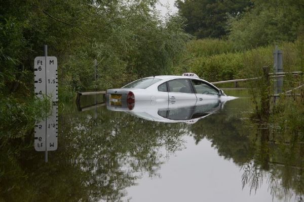 Юго-восточная часть Англии пережила внезапное наводнение: за 2 дня выпало 152 мм дождя